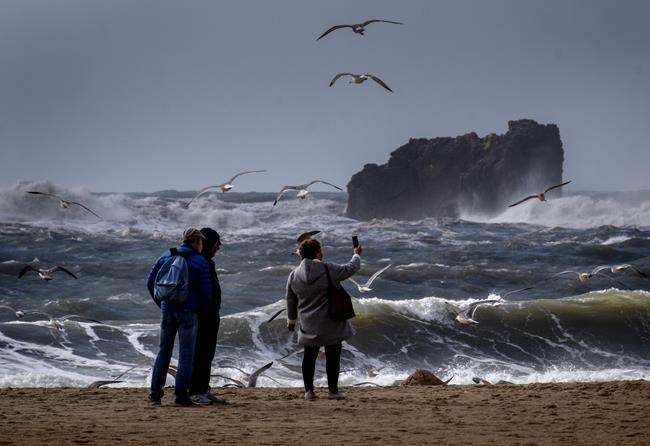 4 people die on Spain's coastlines after falling into sea during high winds | iNFOnews.ca 4 people die on Spain's coastlines after falling into sea during high winds | iNFOnews.ca