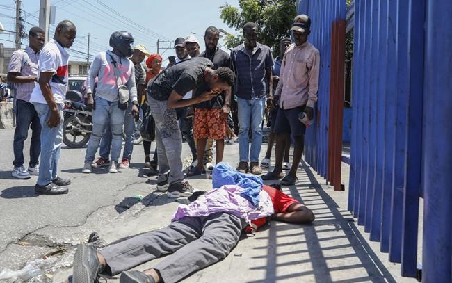 Gunbattle between Haitian police and gangs paralyzes area near National Palace | iNFOnews.ca