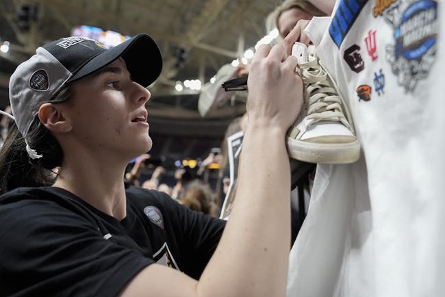 Caitlin Clark leads Iowa back to Final Four, scoring 41 points in 94-87 win over defending champ LSU | iNFOnews.ca Caitlin Clark leads Iowa back to Final Four, scoring 41 points in 94-87 win over defending champ LSU | iNFOnews.ca