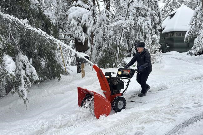 Cleanup begins as spring nor'easter moves on. But hundreds of thousands still lack power | iNFOnews.ca