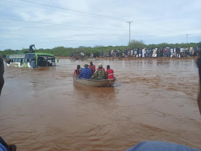 Floodwaters swept a bus from a bridge in Kenya. All passengers survived | iNFOnews.ca Floodwaters swept a bus from a bridge in Kenya. All passengers survived | iNFOnews.ca
