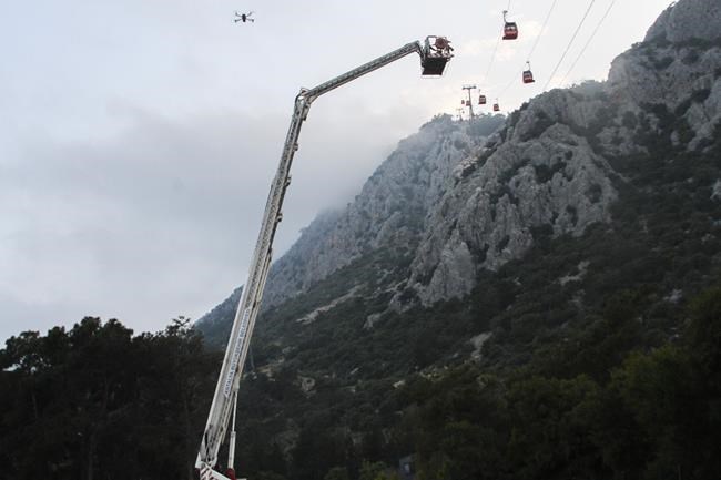 Cable car accident in Turkey sends 1 passenger to his death and injures 7, with scores stranded | iNFOnews.ca