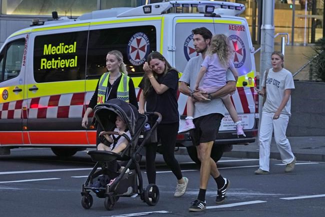 'Run, run, run': Chaos at a Sydney mall as 6 people stabbed to death, and the suspect fatally shot | iNFOnews.ca 'Run, run, run': Chaos at a Sydney mall as 6 people stabbed to death, and the suspect fatally shot | iNFOnews.ca