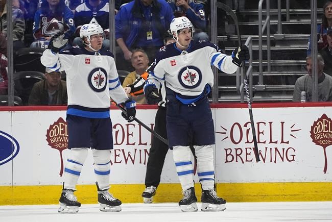 Jets score 4 goals in first period, roll Avalanche 7-0 | iNFOnews.ca Jets score 4 goals in first period, roll Avalanche 7-0 | iNFOnews.ca