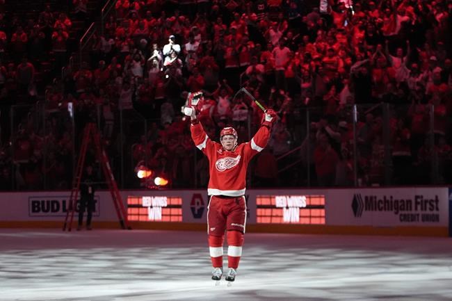 Raymond scores late in 3rd and OT to keep Red Wings playoffs alive with 5-4 win over Canadiens | iNFOnews.ca Raymond scores late in 3rd and OT to keep Red Wings playoffs alive with 5-4 win over Canadiens | iNFOnews.ca