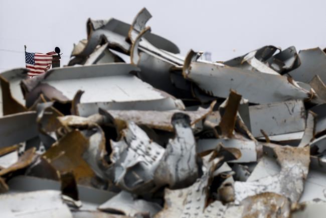 Salvage crews race against the clock to remove massive chunks of fallen Baltimore bridge | iNFOnews.ca