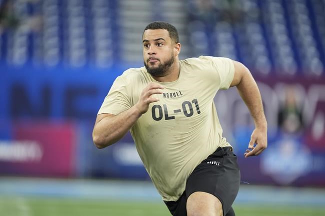 Illinois offensive lineman Adams retains top spot in CFL Scouting Bureau spring list | iNFOnews.ca