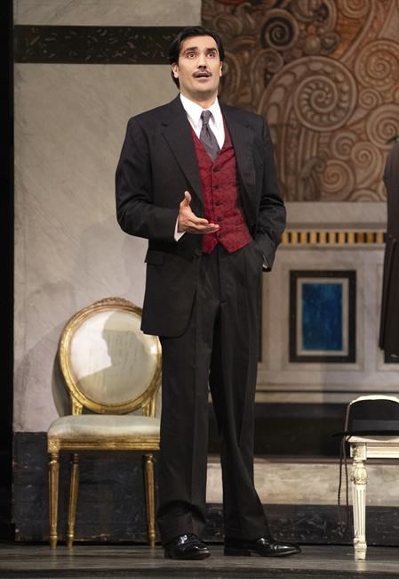 Jonathan Tetelman recalls his journey from a nightclub DJ to an international opera star | iNFOnews.ca