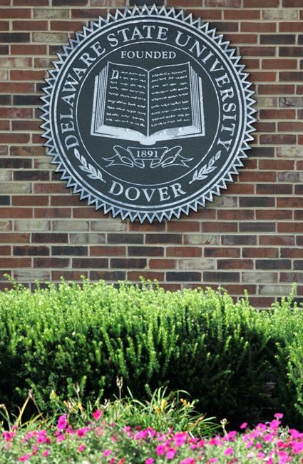 Woman, 18, dies after being shot at Delaware State University; campus closed | iNFOnews.ca