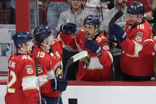 Panthers take Game 1 with two late goals, beat Lightning 3-2 | iNFOnews.ca