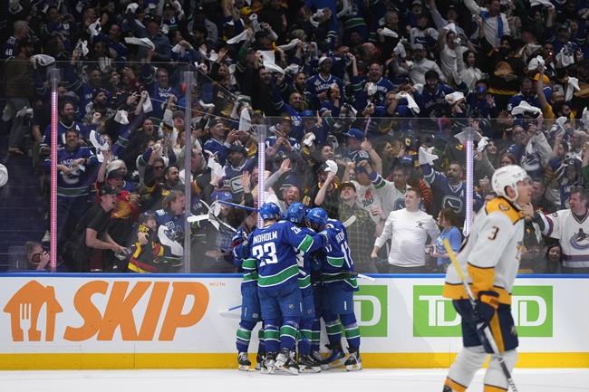 Vancouver Canucks claw out 4-2 comeback win over Nashville Predators in Game 1 | iNFOnews.ca