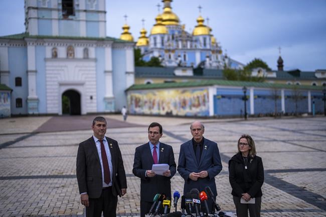 Biden will send Ukraine air defense weapons, artillery once Senate approves, Zelenskyy says | iNFOnews.ca