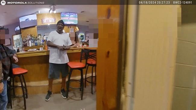 Body-cam footage shows police left an Ohio man handcuffed and facedown on a bar floor before he died | iNFOnews.ca Body-cam footage shows police left an Ohio man handcuffed and facedown on a bar floor before he died | iNFOnews.ca