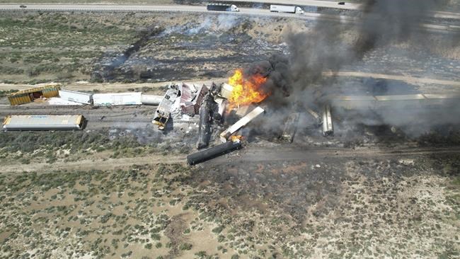 Interstate near Arizona-New Mexico line reopens after train derailment as lingering fuel burns off | iNFOnews.ca Interstate near Arizona-New Mexico line reopens after train derailment as lingering fuel burns off | iNFOnews.ca