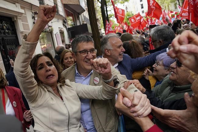 Thousands rally in Madrid to urge Spanish leader Pedro Sánchez not to resign | iNFOnews.ca
