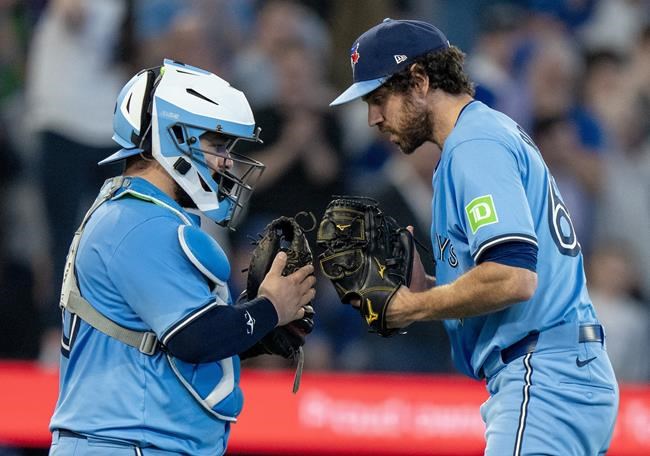 Alejandro Kirk's first homer of the year lifts Blue Jays over Dodgers 3-1 | iNFOnews.ca