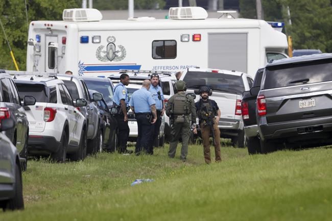 3 Louisiana officers wounded by gunfire in standoff with shooting suspect, police say | iNFOnews.ca