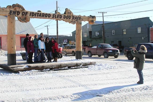 Iconic arch that served as Iditarod finish line collapses in Alaska. Wood rot is likely the culprit | iNFOnews.ca Iconic arch that served as Iditarod finish line collapses in Alaska. Wood rot is likely the culprit | iNFOnews.ca