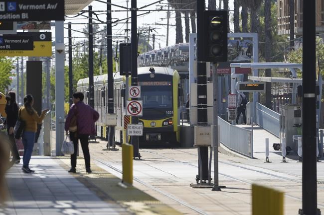 Metro train collides with bus in downtown Los Angeles, injuring more than 50, 2 seriously | iNFOnews.ca