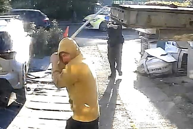 2 London police officers remain hospitalized after confronting sword-wielding suspect | iNFOnews.ca 2 London police officers remain hospitalized after confronting sword-wielding suspect | iNFOnews.ca