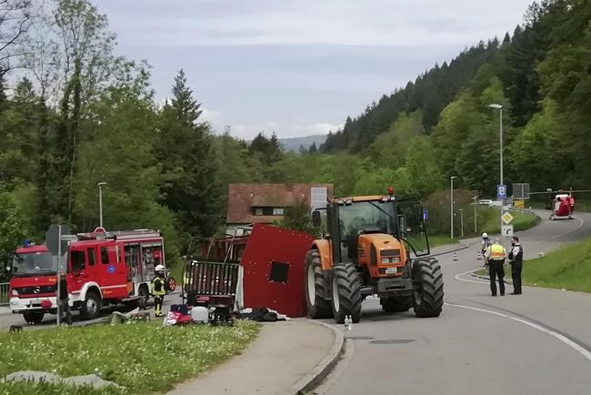 30 people are injured when a trailer overturns in southwestern Germany | iNFOnews.ca