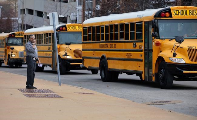 St. Louis school district will pay families to drive kids to school amid bus driver shortage | iNFOnews.ca