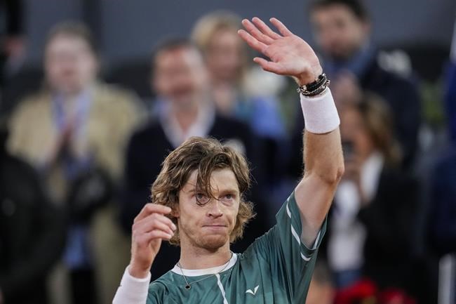 Alcaraz's quest to win third consecutive Madrid Open title ends with loss to Rublev in quarterfinals | iNFOnews.ca Alcaraz's quest to win third consecutive Madrid Open title ends with loss to Rublev in quarterfinals | iNFOnews.ca