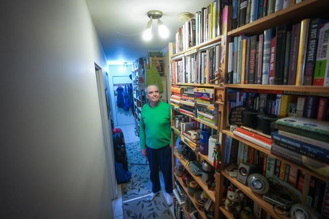 B.C. man wants homes for thousands of books he soon won't be able to read | iNFOnews.ca B.C. man wants homes for thousands of books he soon won't be able to read | iNFOnews.ca