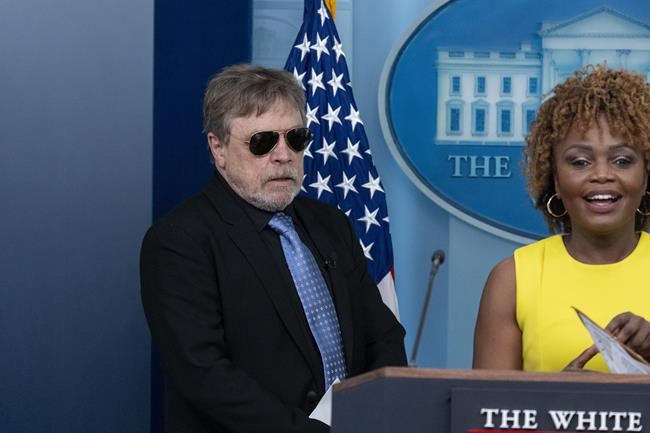 'Star Wars' actor Mark Hamill drops by White House for a visit with 'Joe-bi-Wan Kenobi' | iNFOnews.ca