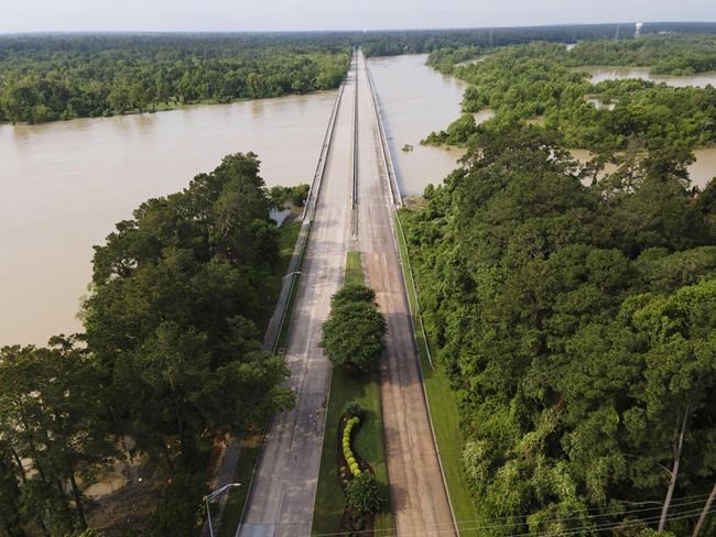 Hundreds rescued from flooding in Texas as waters continue rising in Houston | iNFOnews.ca