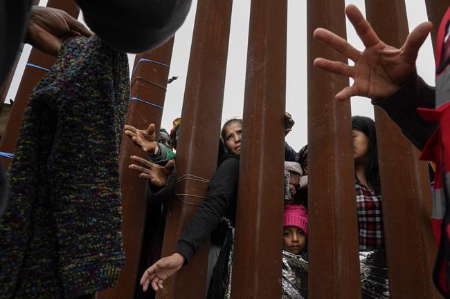 An AP photographer covers the migrant crisis at the border with sensitivity and compassion | iNFOnews.ca