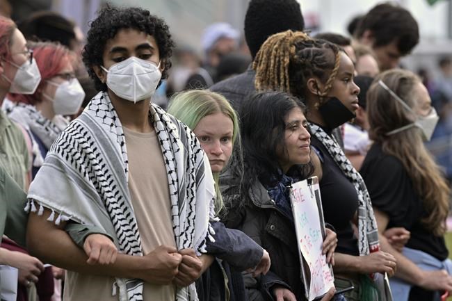 Pro-Palestinian protesters break through barricades to retake MIT encampment | iNFOnews.ca Pro-Palestinian protesters break through barricades to retake MIT encampment | iNFOnews.ca