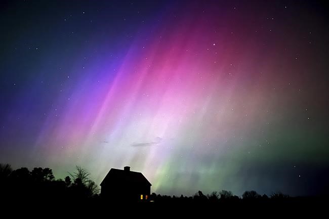 Seeking the northern lights was a family affair for this AP photographer | iNFOnews.ca Seeking the northern lights was a family affair for this AP photographer | iNFOnews.ca