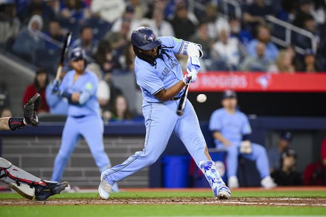 Vladimir Guerrero Jr.'s three RBIs help Blue Jays rally past Twins 10-8 | iNFOnews.ca