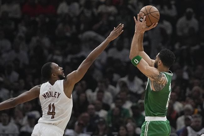 Jayson Tatum scores 33 points, Celtics rebound from loss to beat Cavs 106-93 for 2-1 series lead | iNFOnews.ca Jayson Tatum scores 33 points, Celtics rebound from loss to beat Cavs 106-93 for 2-1 series lead | iNFOnews.ca