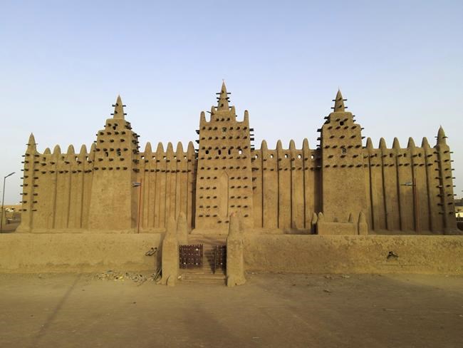 Thousands replaster Mali's Great Mosque of Djenne, which is threatened by conflict | iNFOnews.ca Thousands replaster Mali's Great Mosque of Djenne, which is threatened by conflict | iNFOnews.ca