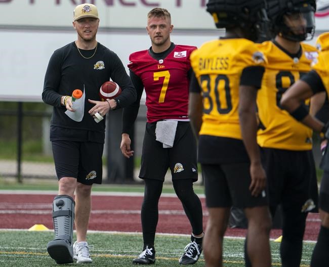 Veteran quarterback Mitchell takes first snaps at Hamilton Tiger-Cats training camp | iNFOnews.ca Veteran quarterback Mitchell takes first snaps at Hamilton Tiger-Cats training camp | iNFOnews.ca