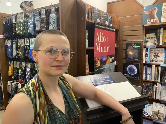 Author Alice Munro's death 'bittersweet' at Victoria bookstore that carries her name | iNFOnews.ca Author Alice Munro's death 'bittersweet' at Victoria bookstore that carries her name | iNFOnews.ca