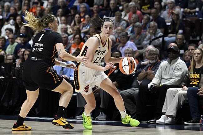 Caitlin Clark struggles early in WNBA debut before scoring 20 points in Fever's loss to Connecticut | iNFOnews.ca