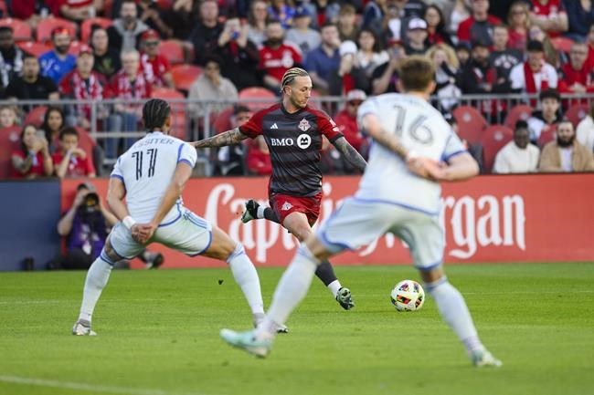 Bernardeschi scores three goals as rampant Toronto FC thumps CF Montreal 5-1 | iNFOnews.ca