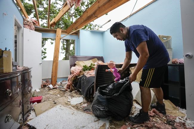 Hot weather poses new risk as thousands remain without power after deadly Houston storm | iNFOnews.ca