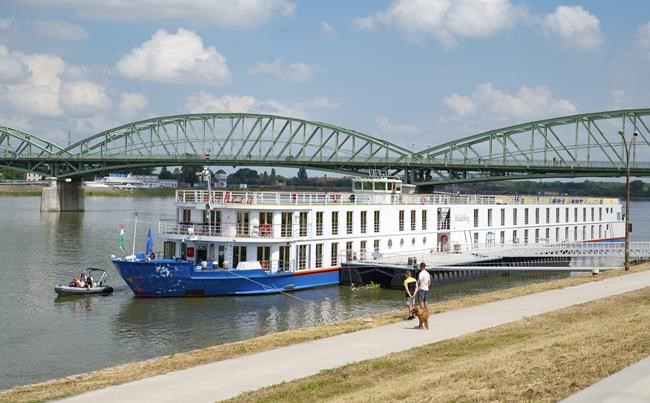 2 dead and 5 missing after a boat collision on the Danube River in Hungary | iNFOnews.ca 2 dead and 5 missing after a boat collision on the Danube River in Hungary | iNFOnews.ca