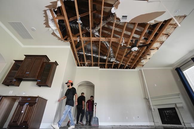 Storms damage homes in Oklahoma and Kansas. But in Houston, most power is restored | iNFOnews.ca
