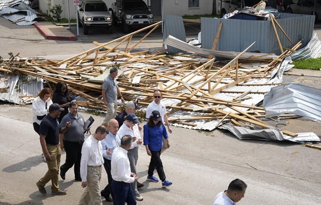 Head of FEMA tours deadly storm damage in Houston area as more residents get power back | iNFOnews.ca