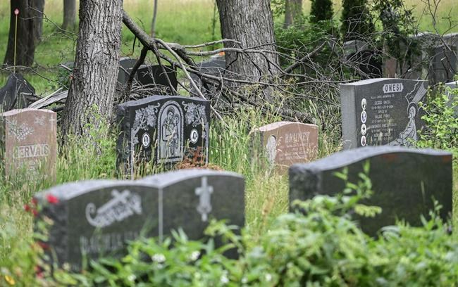 After cemetery strike, grieving Montreal families still waiting to bury loved ones | iNFOnews.ca