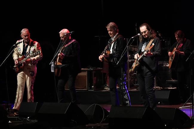 Gordon Lightfoot celebrated in tribute concert with Geddy Lee, Alex Lifeson surprise | iNFOnews.ca