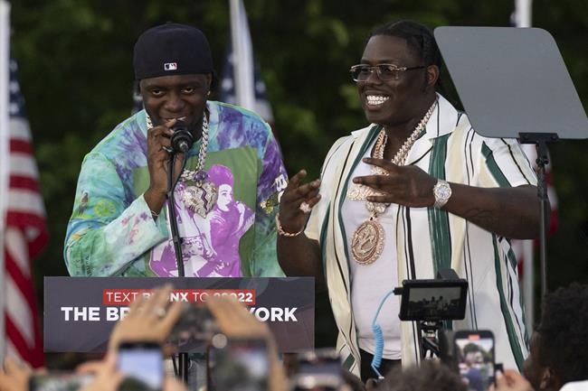 Trump appeared on stage at his Bronx rally with two rappers charged in a felony gang case | iNFOnews.ca