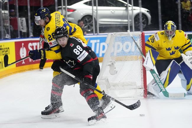 Sweden rallies late to defeat Canada, take bronze at hockey worlds | iNFOnews.ca