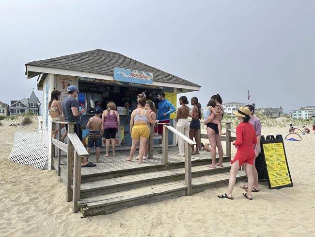 Christian group temporarily opens beaches it has closed on Sunday mornings as court fight plays out | iNFOnews.ca