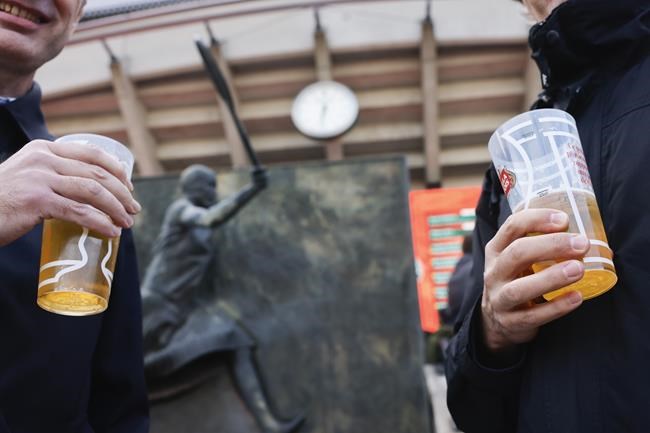 Sacré bleu! The French Open banned alcohol in the stands after fans were called out for rowdiness | iNFOnews.ca Sacré bleu! The French Open banned alcohol in the stands after fans were called out for rowdiness | iNFOnews.ca